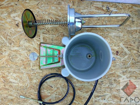 Нагнетатель смазки с ножным приводом 13кг 50400